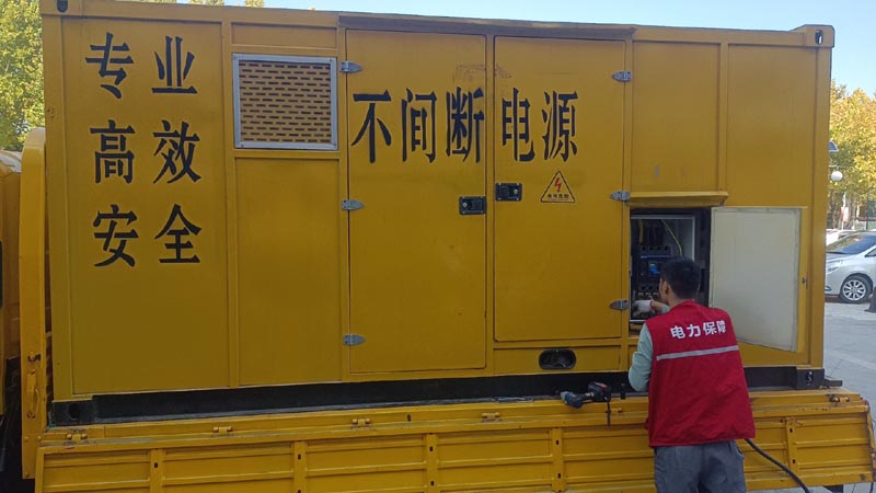 思南柴油发电机组和UPS电源配合使用时，如何避免切换过程中的电力中断？